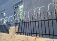 Drut kolczasty Concertina do stosowania na żyłach na ogrodzeniu lub ścianie betonowej