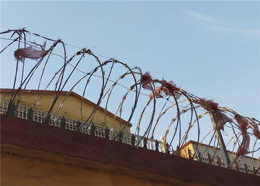 Drut kolczasty Dannert Drut kolczasty Wojskowe bariery więzienne Ogrodzenie z drutu o ostrzu cewki