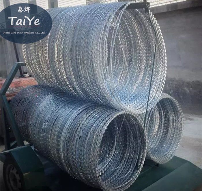 Traffic Mobile Barrier Security Concertina BTO22 Wire Typ 1,5 do 1,7 mln barykad